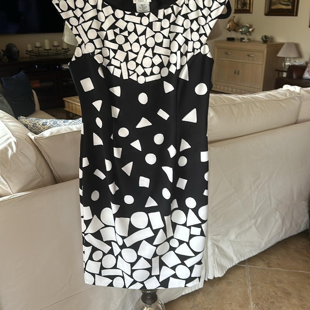 Dress - Picture 3 of 5